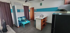 Studio, 1 Queen Bed, Non Smoking, Private Bathroom | Living area | LCD TV