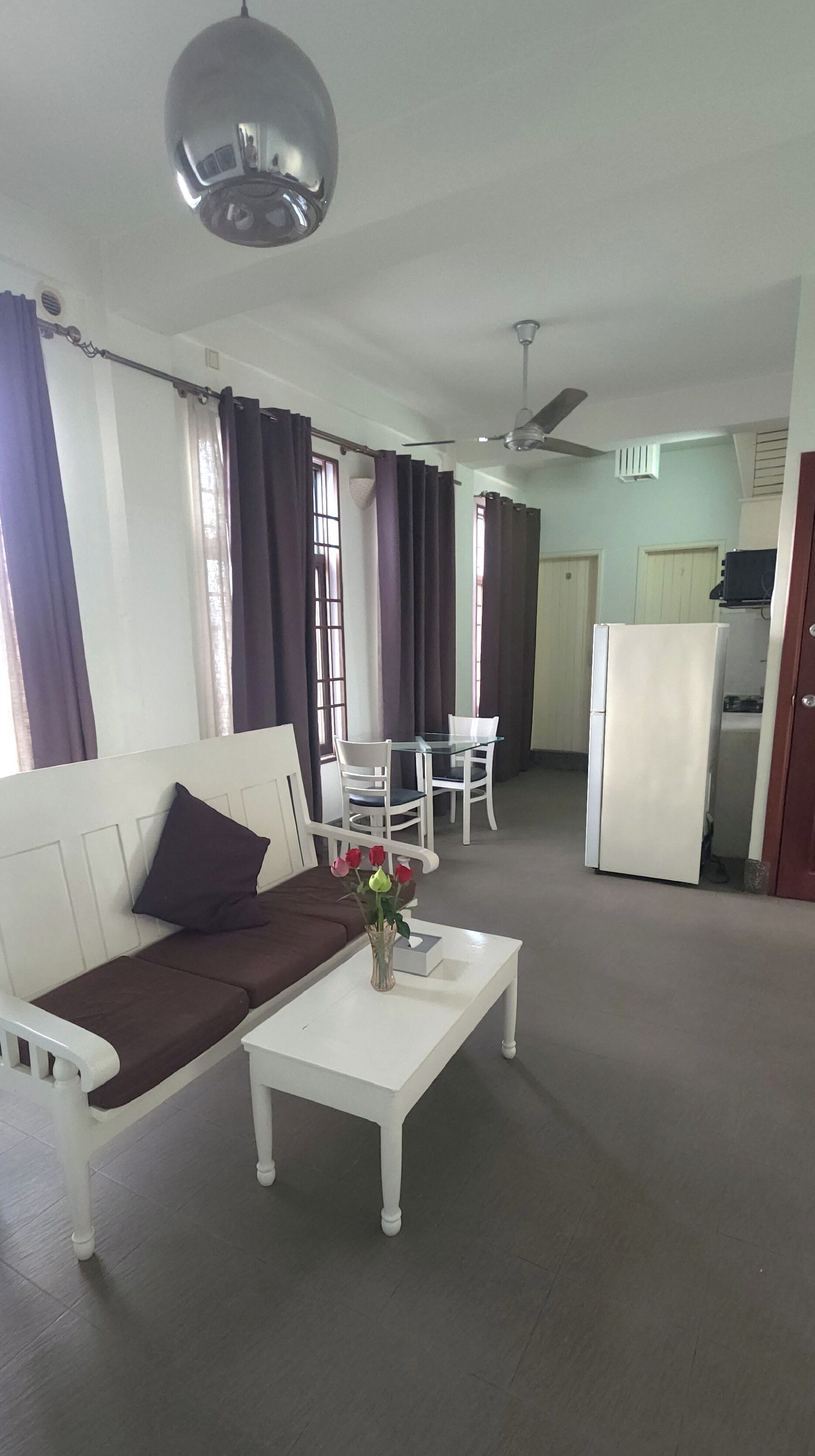 Studio, 1 Queen Bed, Non Smoking, Private Bathroom | Living area | LCD TV