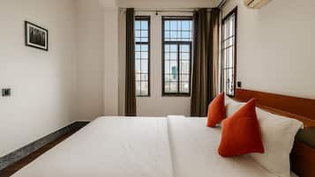 Muebles diferentes, espacio para trabajar con laptop y wifi gratis