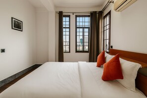 ดีลักซ์อพาร์ทเมนท์, เตียงควีนไซส์ 1 เตียง, ลานระเบียง, วิวเมือง | ตกแต่งพิเศษโดยเฉพาะ, พื้นที่ทำงานแบบใช้แล็ปท็อป, Wi-Fi ฟรี, ผ้าปูที่นอน