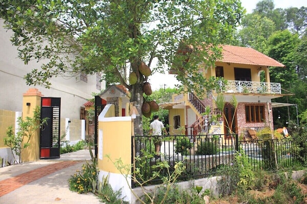 Casa, 2 camere da letto, piscina privata, vista giardino | Facciata della struttura