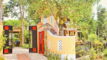 House, 2 Bedrooms, Private Pool, Garden View | Parking