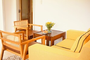 House, 2 Bedrooms, Private Pool, Garden View | Living room