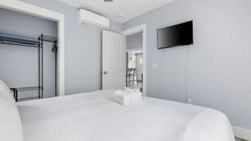 Iron/ironing board, free WiFi, bed sheets