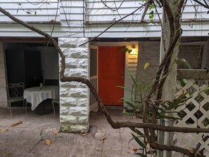 Outdoor dining - Clementine's Room on Bayou St John (New Orleans)