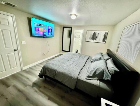 4 bedrooms, iron/ironing board, free WiFi, bed sheets