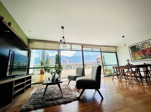 Beautiful apartment with incredible view. Super spacious, comfortable and full of light