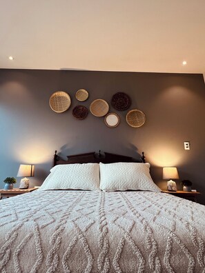 2 bedrooms, iron/ironing board, internet, bed sheets