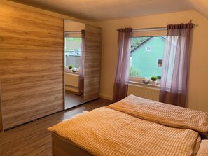 3 chambres, coffres-forts dans les chambres, fer et planche Ă repasser