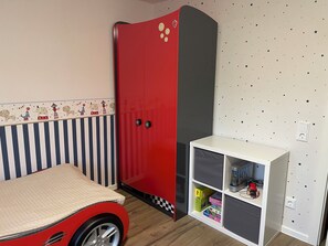 Caja fuerte, tabla de planchar con plancha, cuna de viaje y wifi gratis