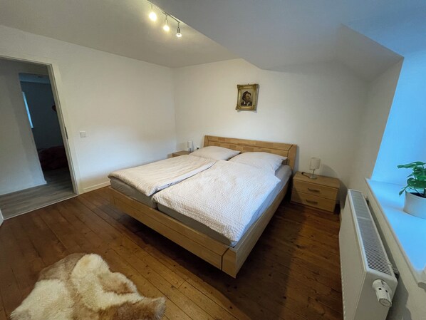 In-room safe, iron/ironing board, travel cot, free WiFi