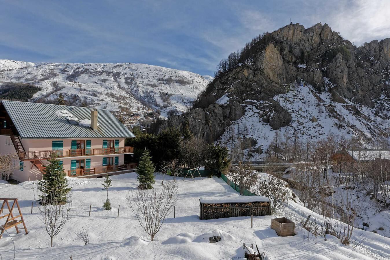 المنشأة من الخارج