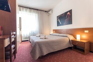 Double or Twin Room | Free WiFi - Villa Liberty Versilia (Lido di Camaiore)