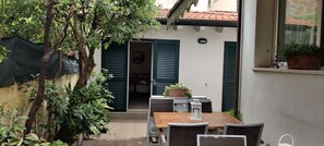 Economy Quadruple Room | Free WiFi - Villa Liberty Versilia (Lido di Camaiore)