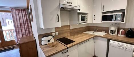 Frigorifero, microonde, forno, lavastoviglie