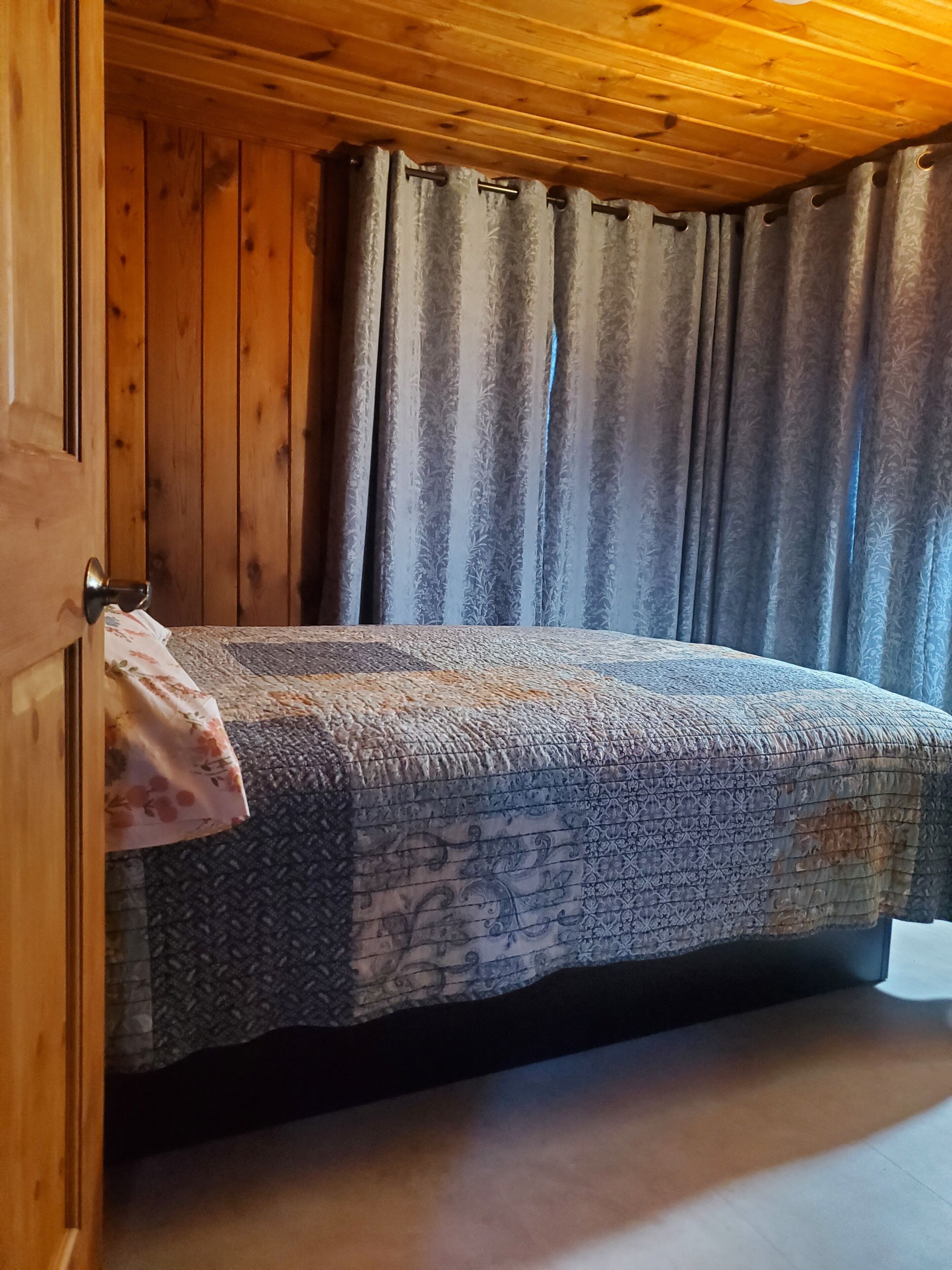 4 chambres, fer et planche à repasser, Wi-Fi gratuit, draps fournis