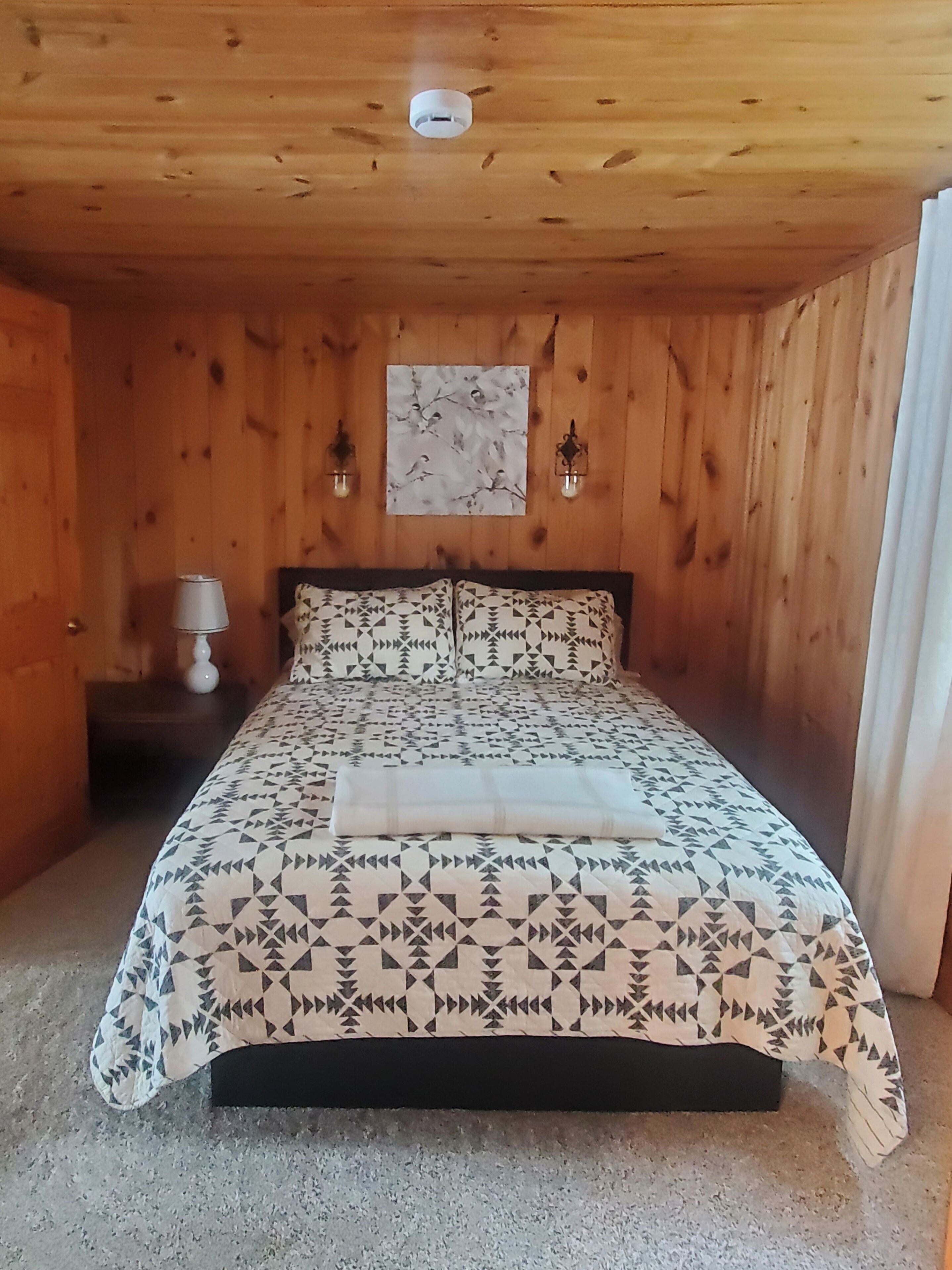 4 makuuhuonetta, silitysrauta/-lauta, ilmainen Wi-Fi, vuodevaatteet