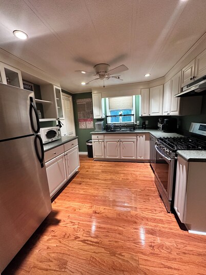 Charming 2-bedroom house in wonderful Crawford with petting zoo.