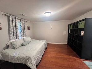 2 bedrooms, WiFi, bed sheets