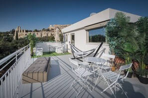 Outdoor dining - Acropolis Gate (Athina)