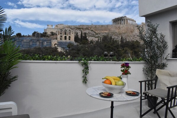 Outdoor dining - Acropolis Gate (Athina)