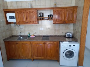 Fridge, oven, stovetop, coffee/tea maker - One bedroom apartment in Puerto del Carmen (Puerto del Carmen)