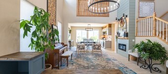 Modern Mountain Retreat
Located in highly desirable area in Northwest Reno.
