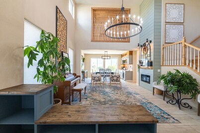 Modern Mountain Retreat
Located in highly desirable area in Northwest Reno.