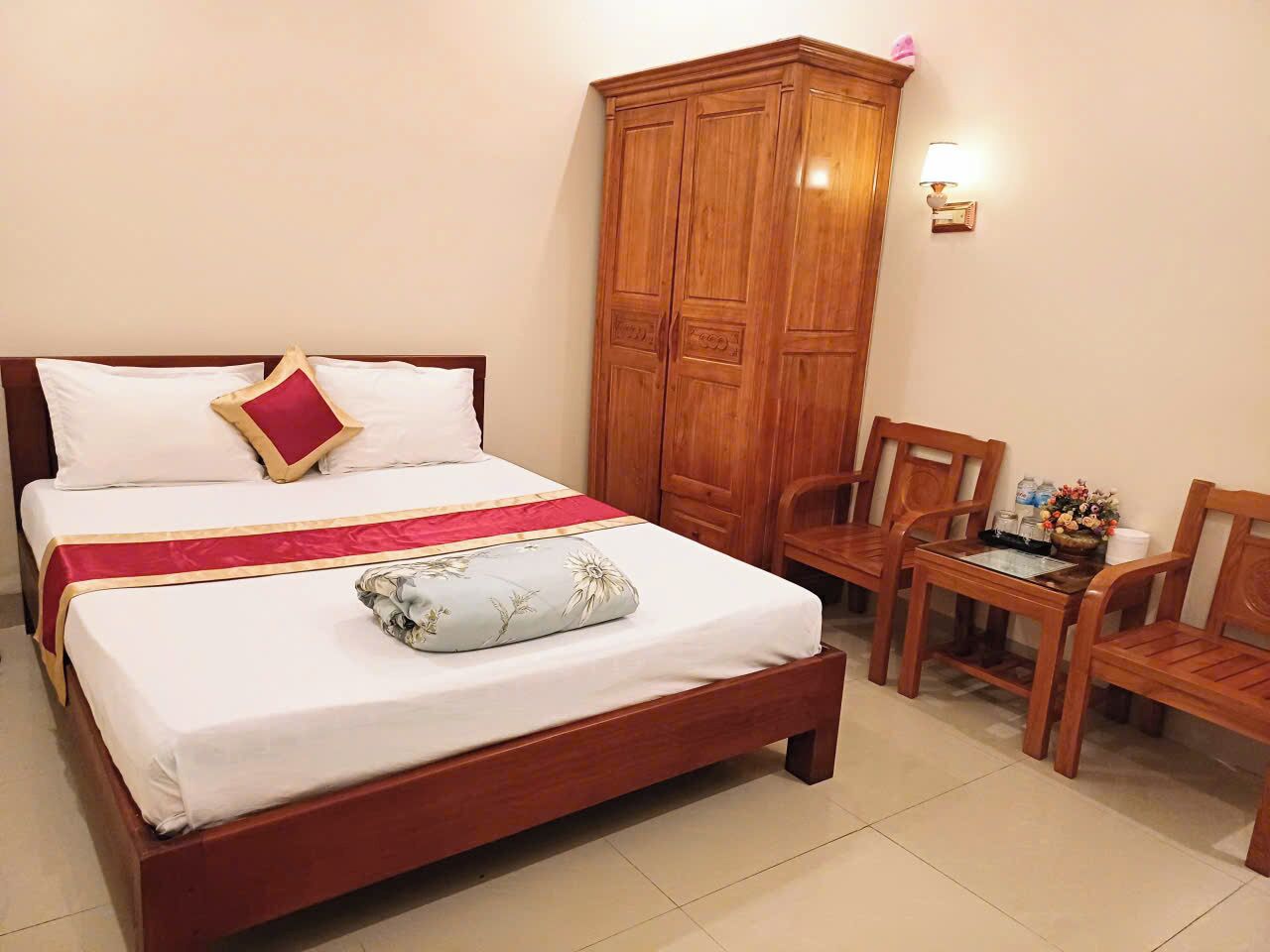 Kamar Double, pemandangan kebun | Brankas, tirai kedap cahaya, dan Wi-Fi gratis