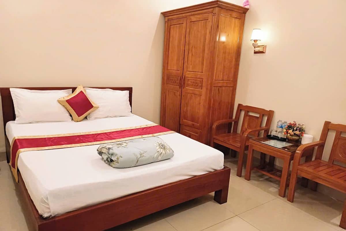 Kamar Double, pemandangan kebun | Brankas, tirai kedap cahaya, dan Wi-Fi gratis