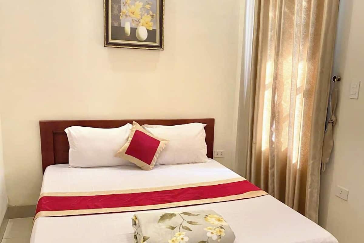 Kamar Double Deluks untuk 1 Orang, balkon, pemandangan laut sebagian | Brankas, tirai kedap cahaya, dan Wi-Fi gratis