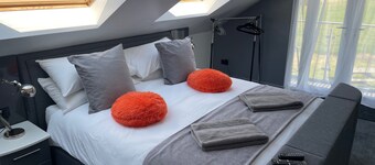 Ulverstons Little gem - Sleeps 2 - Free Parking