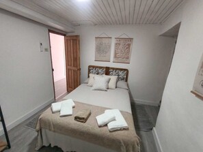 5 habitaciones, tabla de planchar con plancha, wifi y ropa de cama