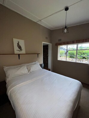 3 bedrooms - Three bedroomed house  in Juliasdale - 2192 (Nyanga)