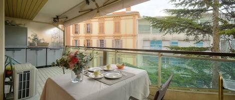 屋外ダイニングエリア