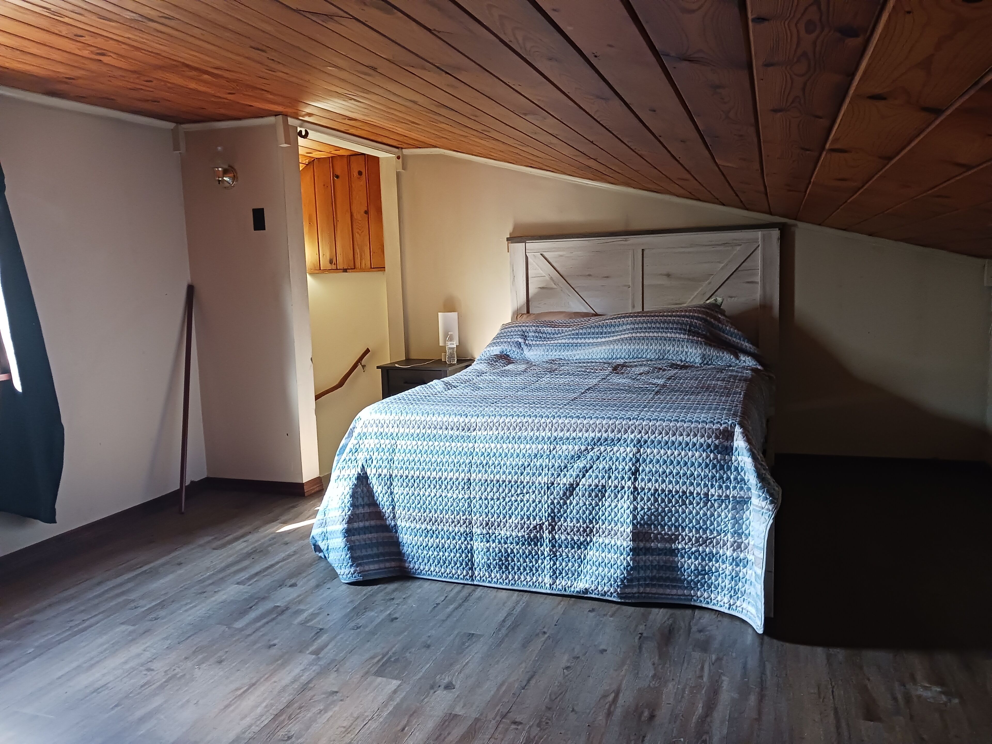 1 soverom, skrivebord, wi-fi (inkludert) og sengetøy