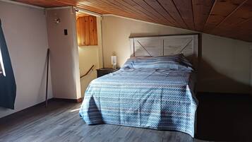 1 soverom, skrivebord, wi-fi (inkludert) og sengetøy