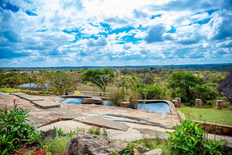 Pool. Thakgalo Honeymoon Suite - 2211
