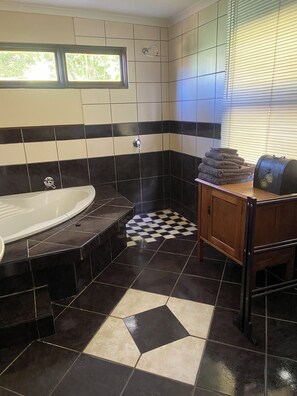 Haartrockner, Seife, Toilettenpapier