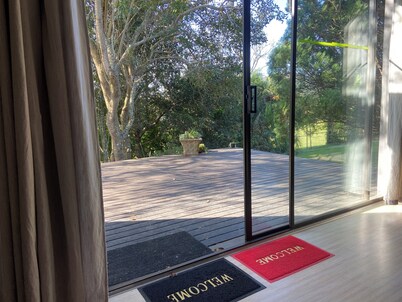 Escape to the country side.
Beautiful 3-bedroom cottage with scenic views