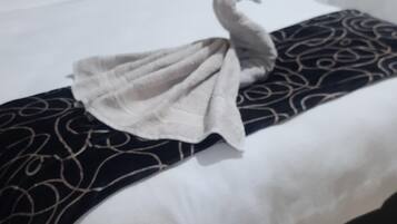 2 bedrooms, internet, bed sheets