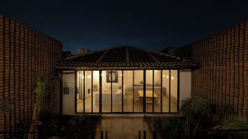 Superior Villa | Ruang tamu | Pendiangan