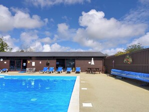 Innendørsbasseng og utendørsbasseng