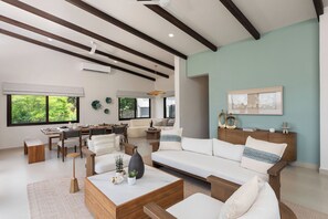Living area - Stunning ocean view house in CocoBay Estates (Coco)