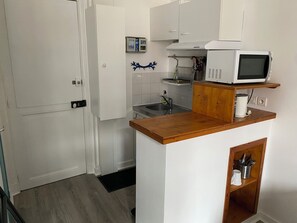 Microwave, stovetop