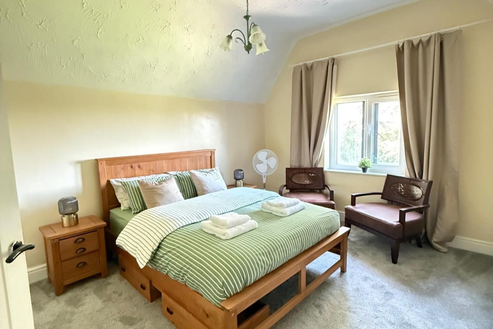 4 bedrooms, iron/ironing board, free WiFi, bed sheets