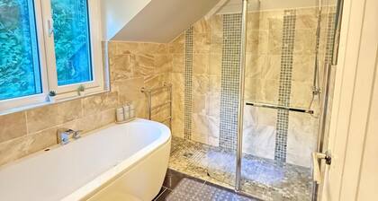 Grange Cottage Retreat in Bolton