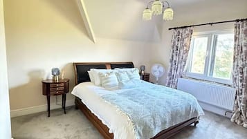 4 bilik tidur, seterika/papan seterika, Wi-fi percuma, cadar katil