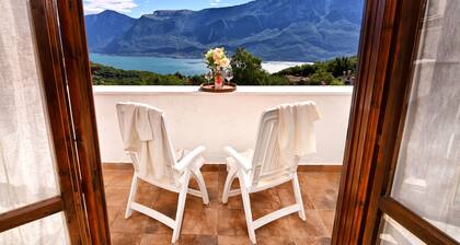 Villino Giuliana by Theater Home - recently renovated and with marvellous lake view