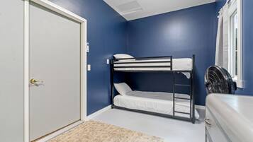 Studio (3 Bedrooms) | Property amenity